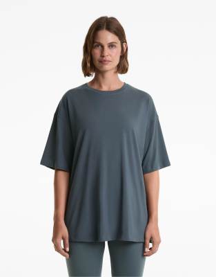 OYSHO - T-Shirt aus Baumwollmix in Grau