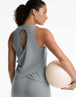 OYSHO - T-Shirt aus Comfortlux in Stahlblau mit überkreuztem Design am Rücken-Grau