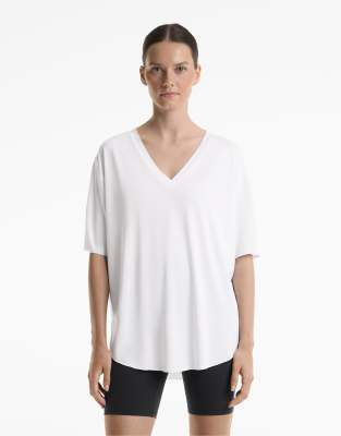 Oysho - T-Shirt aus Modalmix in Wollweiß mit V-Ausschnitt