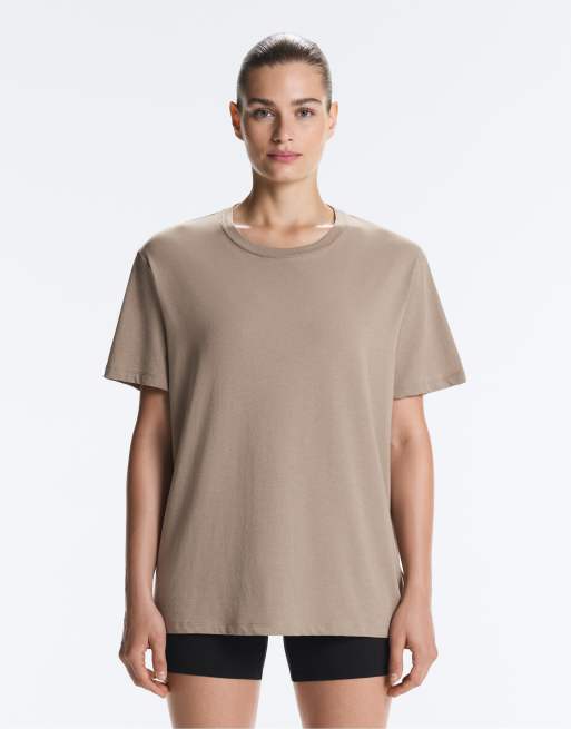 OYSHO - T-shirt squadrata a maniche corte in misto cotone grigio visone con scritta, 2 di 4