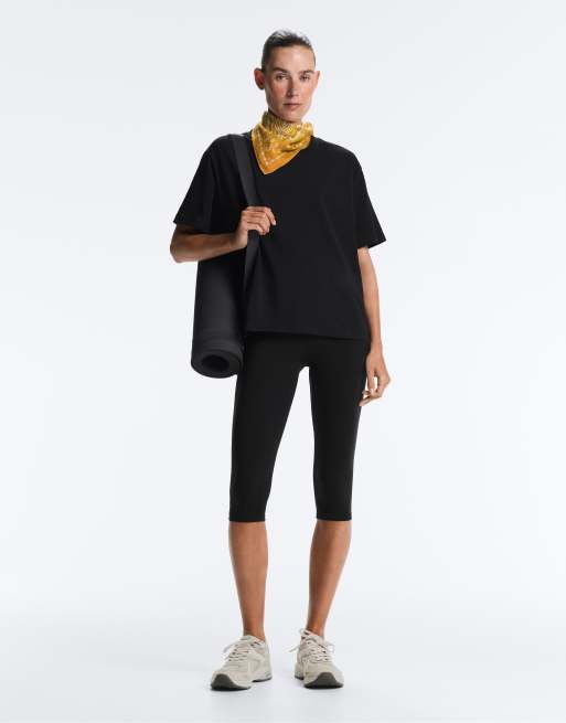 OYSHO - T-shirt squadrata a maniche corte nera misto cotone, 2 di 5