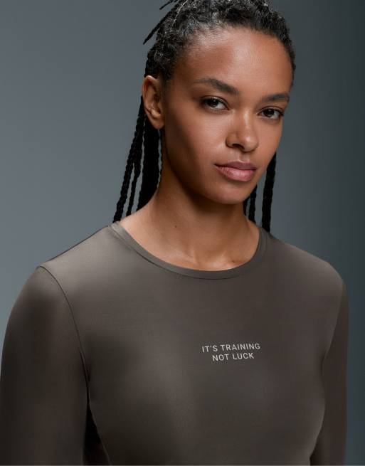 OYSHO t-shirt technique à manches longues avec texte gris foncé, 3 de 6