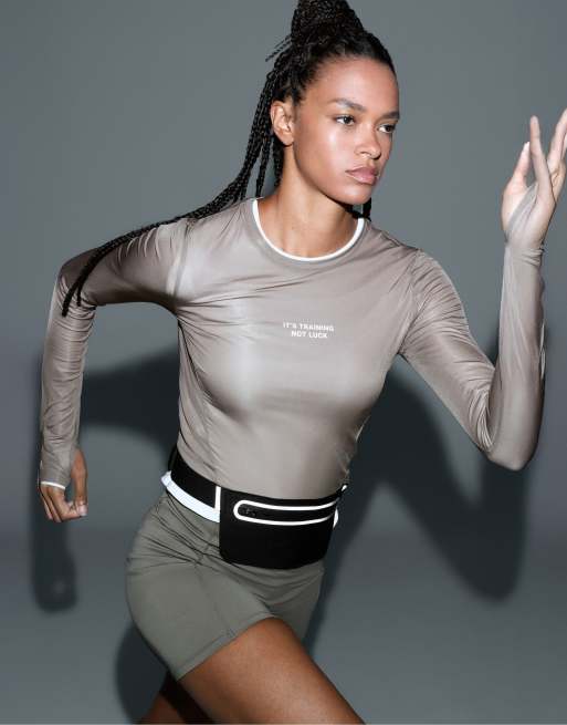 OYSHO T-shirt tecnica a maniche lunghe con scritta marrone, 5 di 6