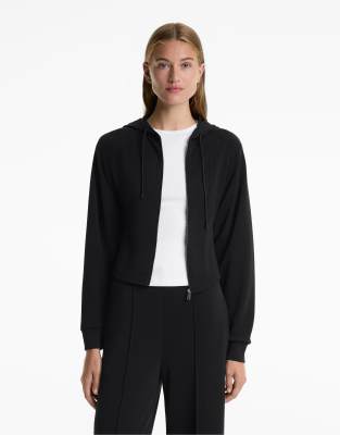 OYSHO - Taillierter Cropped Kapuzenpullover in Schwarz mit weichem Modal