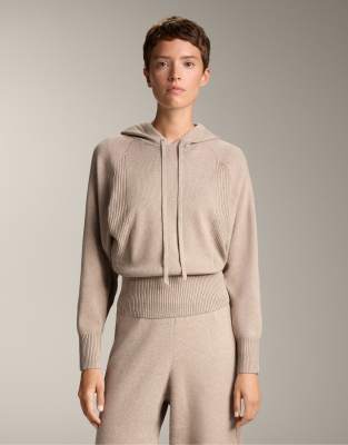 OYSHO - Taillierter Kapuzenpullover in weichem Nerzbraun-Brown
