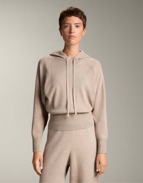 OYSHO – Taillierter Kapuzenpullover in weichem Nerzbraun - view 1