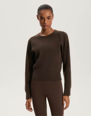 OYSHO - Taillierter Rippstrick-Pullover in Braun-Brown
