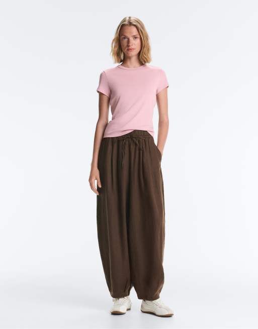 OYSHO – Tailliertes, geripptes T-Shirt aus Baumwollmix in Blassrosa, 4 von 4