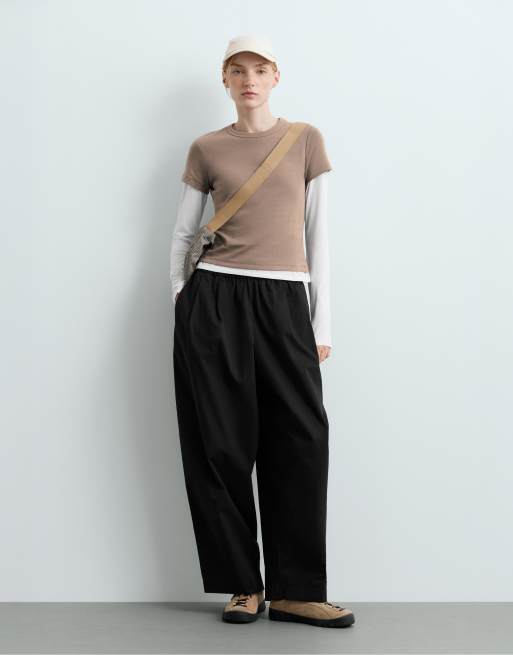 OYSHO – Tailliertes, geripptes T-Shirt aus Baumwollmix in Braun, 2 von 5