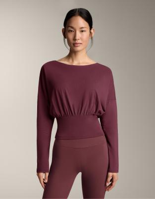 OYSHO - Tailliertes T-Shirt aus Baumwollmix in Rot