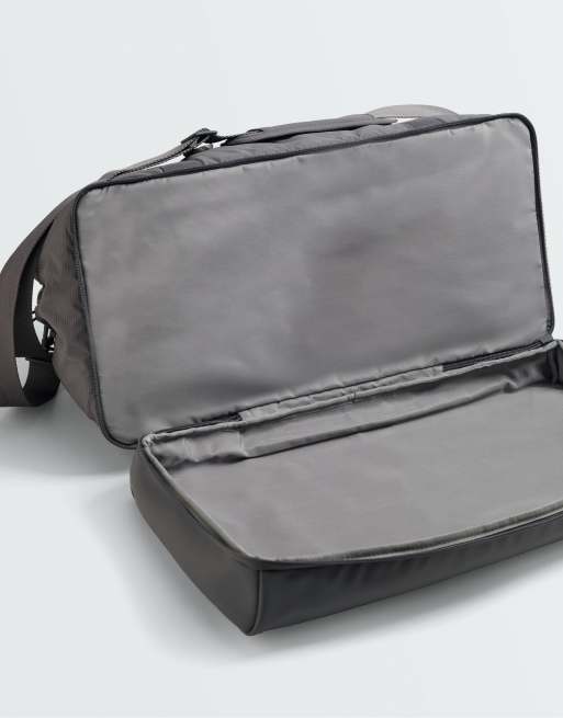 OYSHO technische Sporttasche in Grau, 7 von 7