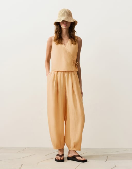 OYSHO - Top in 100% lino giallo con scollo quadrato e allacciatura avvolgente, 3 di 4