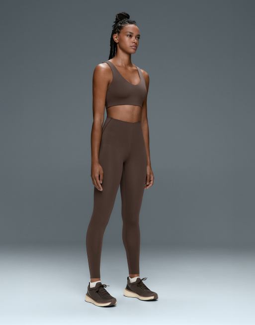 OYSHO top senza maniche compressivo con scollo a V marrone, 2 di 4