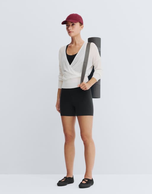 OYSHO transparentes Langarm-T-Shirt mit Wickeloptik in Wollweiß, 6 von 7