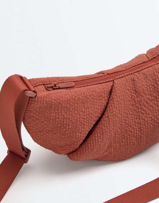 OYSHO – Umhängetasche in Terracotta mit strukturiertem Steppmuster, 5 von 6