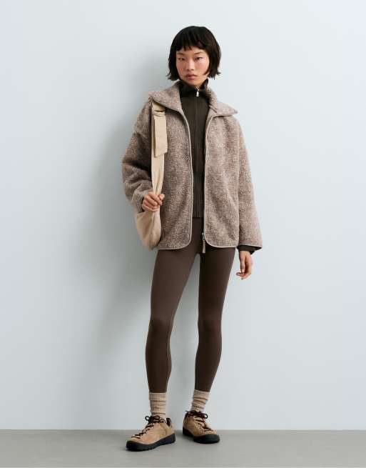 OYSHO veste en imitation peau de mouton à col montant taupe, 2 de 5