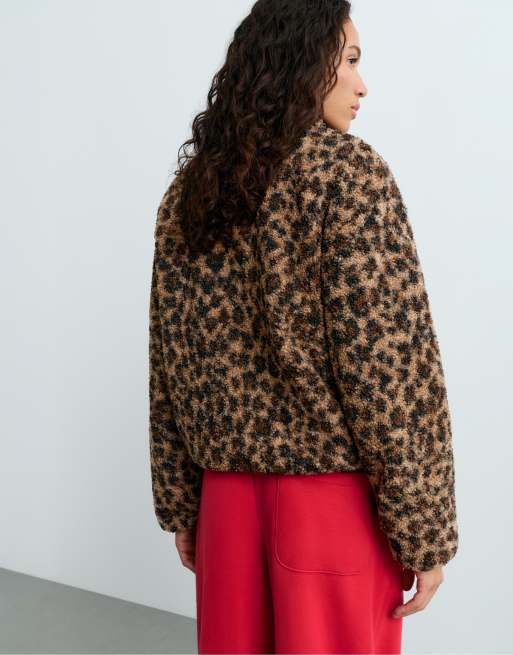 OYSHO veste léopard en sherpa marron, 4 de 7