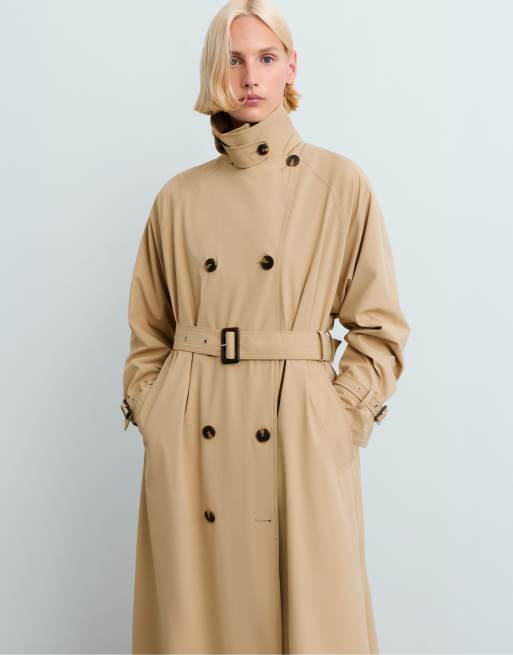 OYSHO veste longue imperméable 10k ultra légère couleur camel, 2 de 7