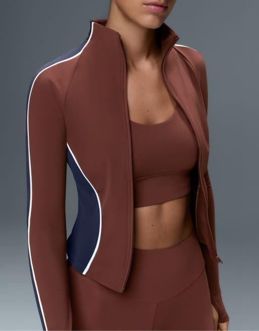 OYSHO veste technique color block légère et chaude marron, 5 de 7