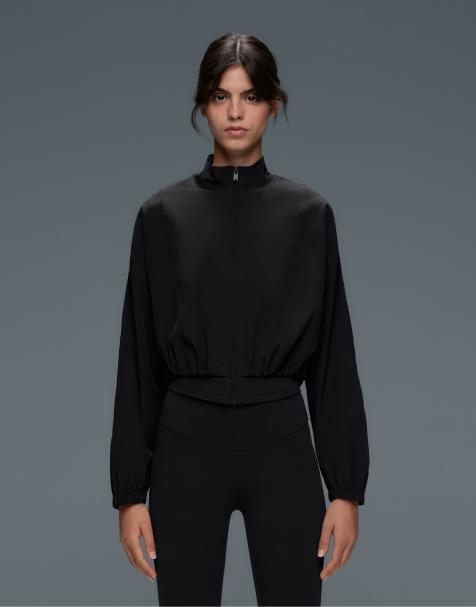 OYSHO veste technique extensible double en noir - view 1