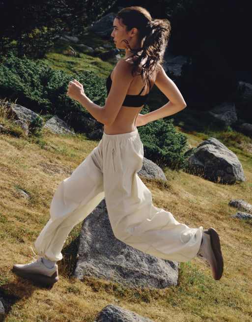 OYSHO vida trekkingbyxor i neutral, 5 av 6