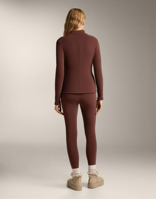 OYSHO – Vinröd, lång, supervarm jacka i techstil, 2 av 4