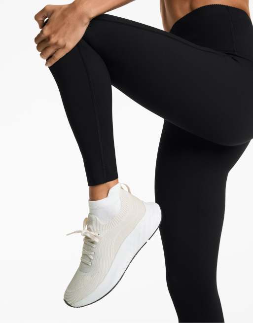 Oysho – Vita sportstrumpor i bomullsmix med hälflik, 3-pack, 2 av 4