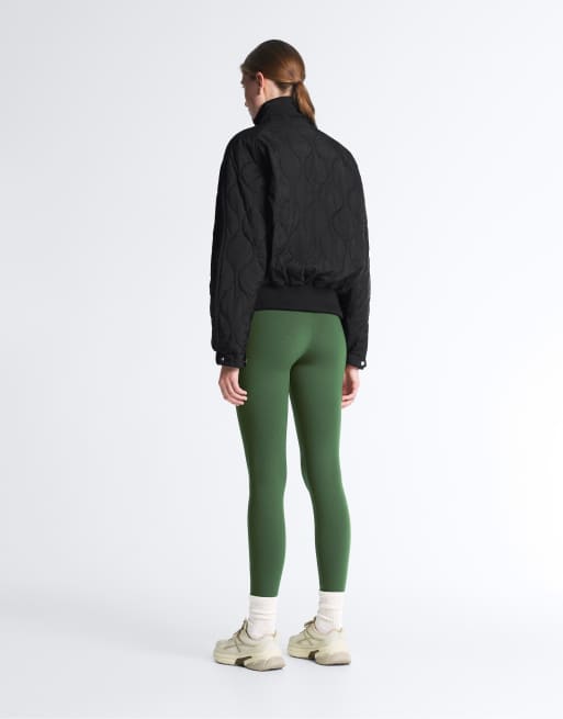 OYSHO – Wasserabweisende,wattierte Jacke in Schwarz mit FELLEX® AEROGEL-Füllung, 3 von 4