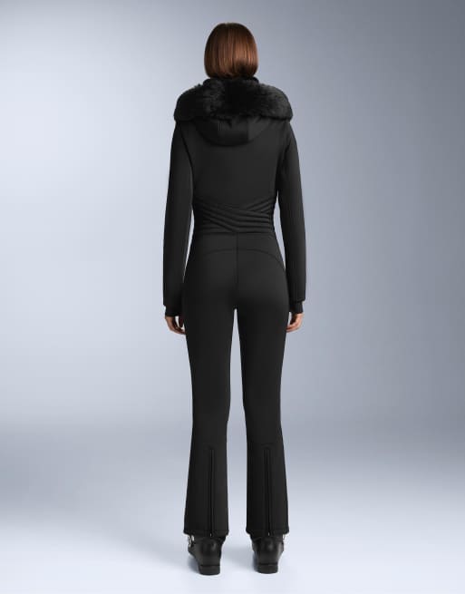 OYSHOブラック スキーウェア、ベルト付き！ OYSHO water-resistant fitted stretch ski jumpsuit in black | ASOS