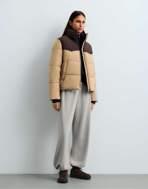 OYSHO Waterrepellent contrasting primaloft® padded jacket in camel, 2 of 6