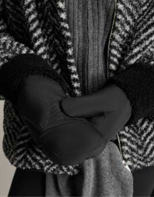 OYSHO - Wattierte Fäustlinge in Schwarz mit Besatz aus Lamfellimitat