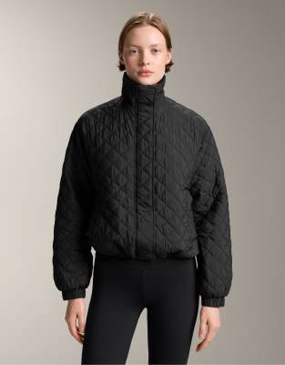 OYSHO - Wattierte Kurzjacke in Schwarz mit Fellex Aerogel