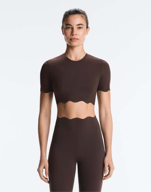 OYSHO Wavy compressive tank top in brown, 3 of 4