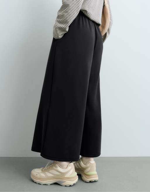 Oysho – Weiche Cropped-Hose aus Modalmix in Schwarz mit weitem Bein, 4 von 5