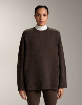 OYSHO - Weicher Strickpullover in Braun mit Rundhalsausschnitt-Brown