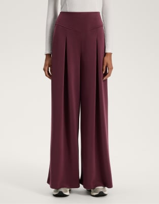 OYSHO - Weit geschnittene Hose aus weichem Modal in dunklem Kastanienbraun mit Bundfalte-Rot