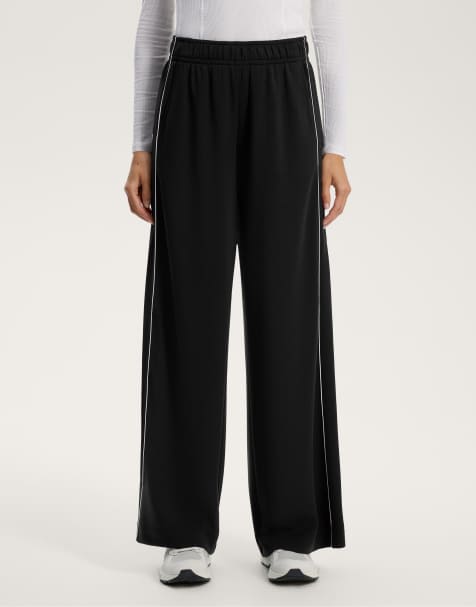 Oysho – Weite, gerade geschnittene Hose mit Modal in Schwarz und seitlicher Applikation - view 1