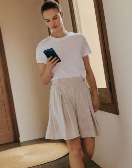 OYSHO – Weite, gestreifte Bermudashorts in Sandbeige mit Bundfalten, 3 von 4