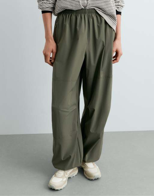 OYSHO weite Trekkinghose in Khaki, 2 von 5