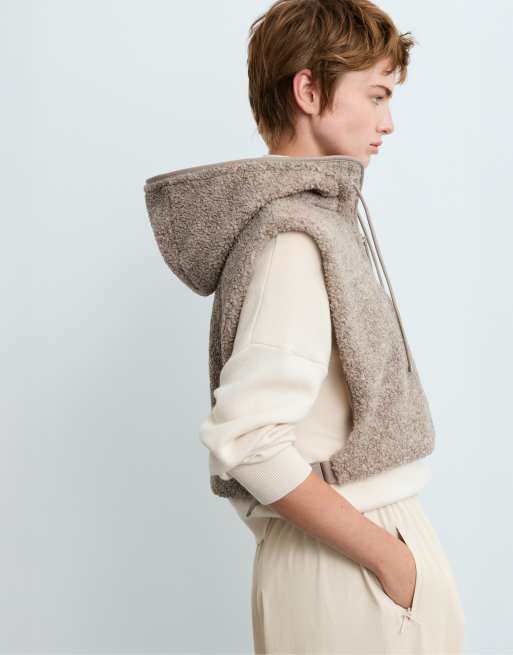 OYSHO Weste mit Kapuze in Mink-Melange in Faux-Shearling-Optik, 5 von 6