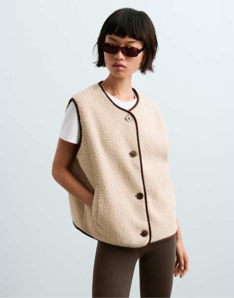 OYSHO Weste mit Knöpfen in Cremeweiß in Faux-Shearling-Optik - view 1