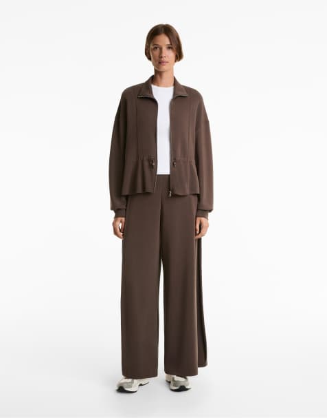 OYSHO Wide leg side-pleated trousers with soft-touch modal. in brown