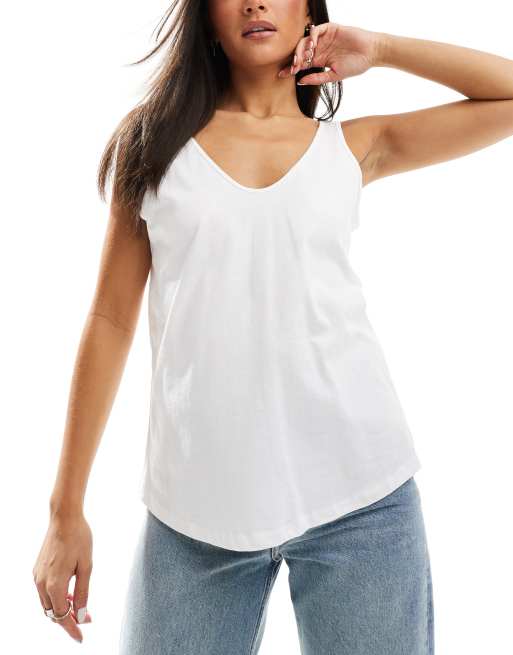 Pack ahorro de 3 camisetas de tirantes con cuello ancho de mezcla de algodón Ultimate de ASOS DESIGN, 2 de 4