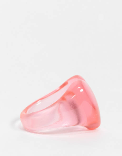 Pack de 2 anillos de color rosa y violeta con diseño de corazones de plástico de ASOS DESIGN Curve, 2 de 4