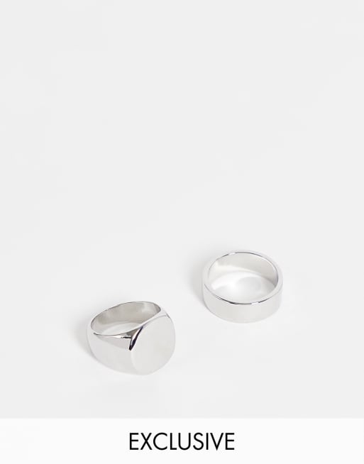 Pack de 2 anillos plateados con diseño tipo sello y de banda de Faded Future