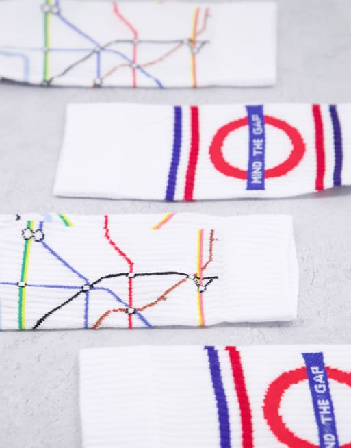 Pack de 2 calcetines deportivos blancos con diseño del metro de Londres de ASOS DESIGN, 2 de 4