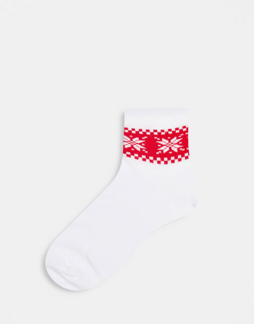 Pack de 2 calcetines tobilleros navideños de grecas alpinas y volantes de ASOS DESIGN, 2 de 4