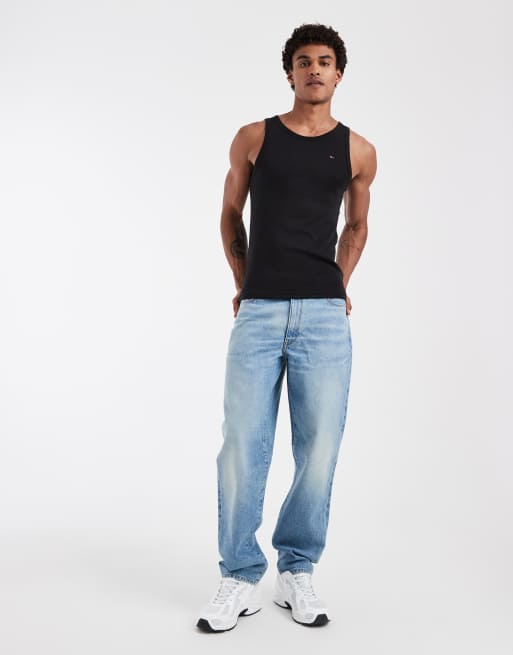 Pack de 2 camisetas de color negro y blanco sin mangas de corte slim de Tommy Jeans, 3 de 5