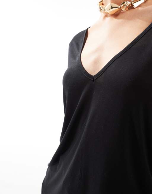 Pack de 2 camisetas holgadas con cuello de pico de color blanco y negro de ASOS DESIGN, 2 de 4