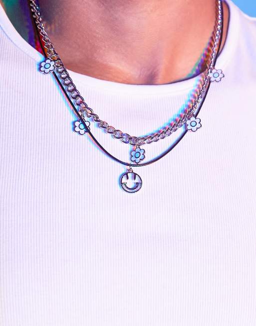 Pack de 2 collares de color plateado y negro con colgantes de flores esmaltadas y cara sonriente de ASOS DESIGN